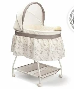Delta Children Deluxe Sweet Beginnings Bassinet