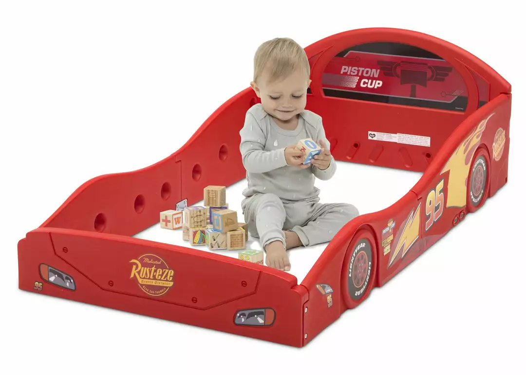 Disney/Pixar Cars Lightning McQueen Plastic Sleep And Play Toddler Bed 7 Disney/Pixar Cars Lightning McQueen Plastic Sleep And Play Toddler Bed